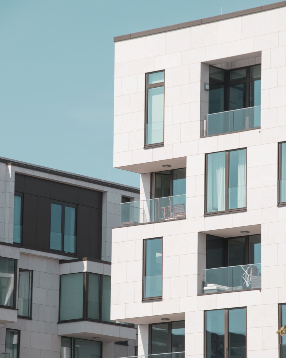 Façade d'immeuble, vérification de documents